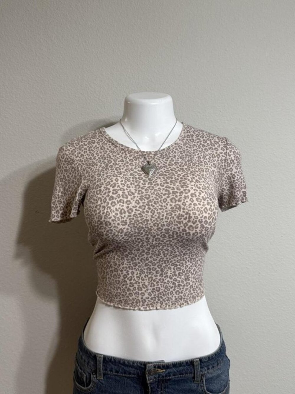 American Eagle t-shirt Soft & Sexy leopard print baby tee S